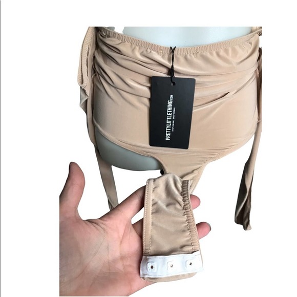 PrettyLittleThing | New Nude Contrast Stitched Low Cut Halter Snap Bodysuit - Picture 7 of 9